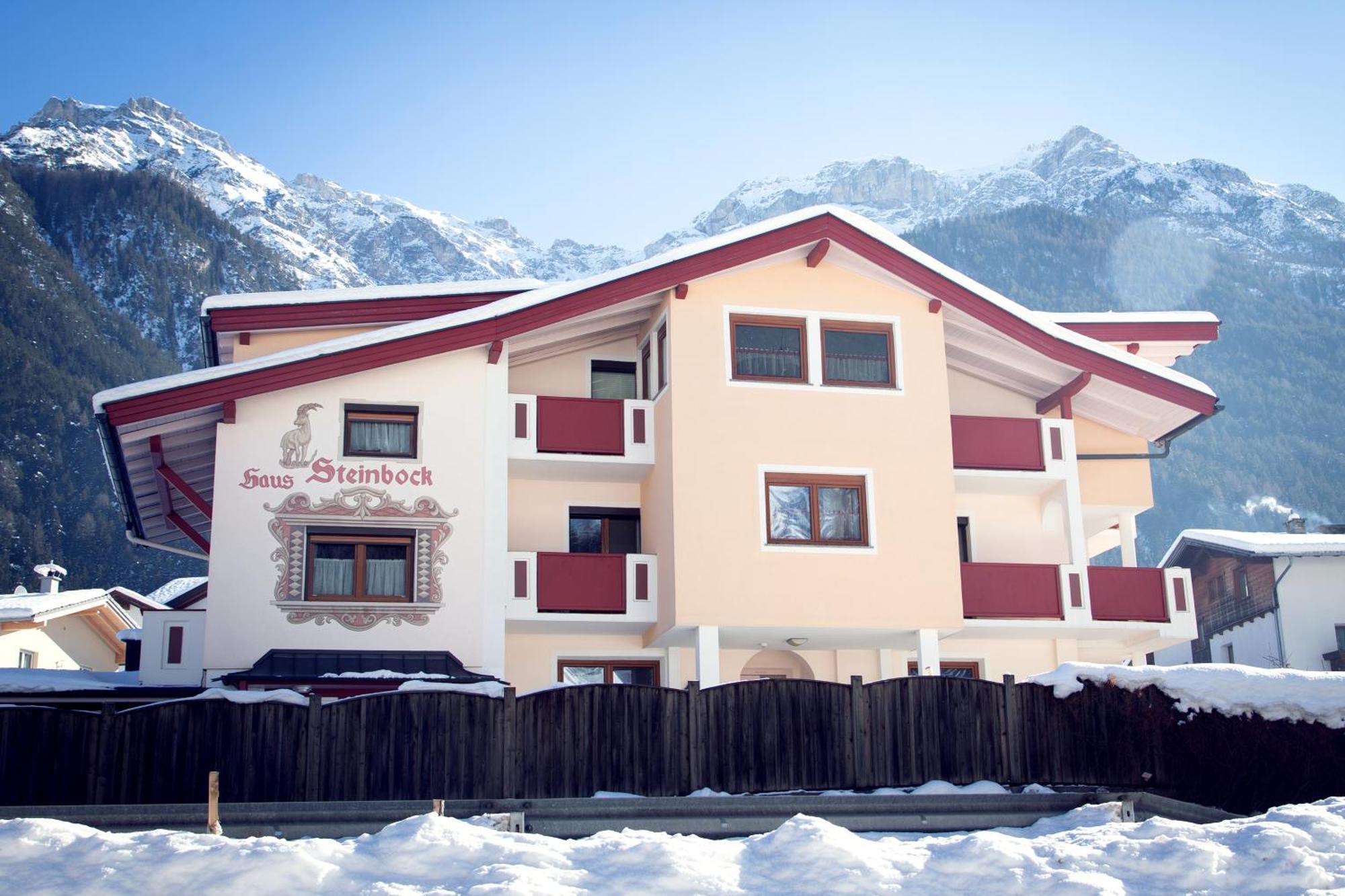 Haus Steinbock Bed & Breakfast Neustift im Stubaital Bagian luar foto