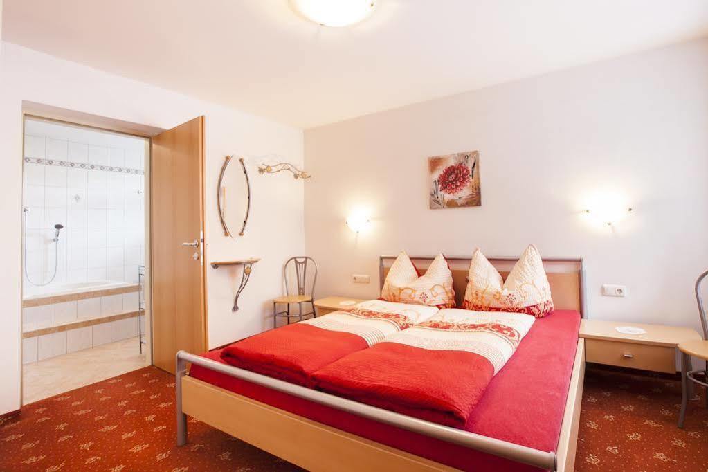 Haus Steinbock Bed & Breakfast Neustift im Stubaital Bagian luar foto